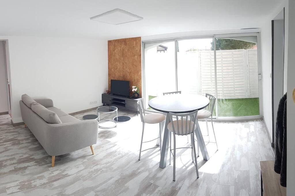 Joli Appartement 2 Chambres A มาร์ติกส์ ภายนอก รูปภาพ